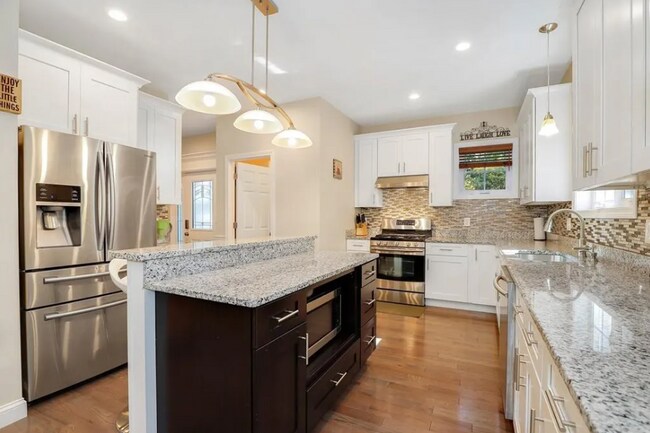 Photo - 22 Beacon St