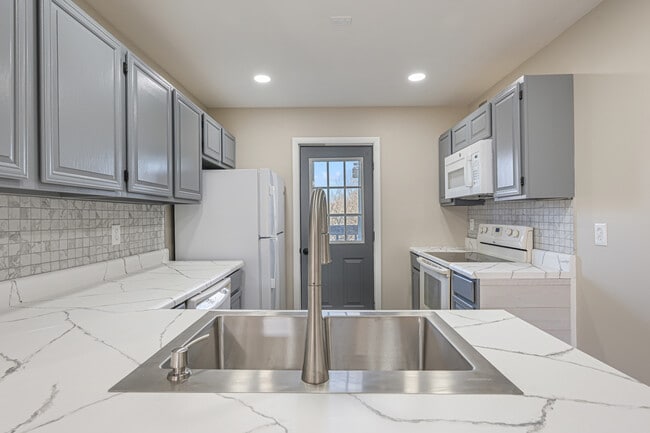 Photo - 102 N Caroline Pl