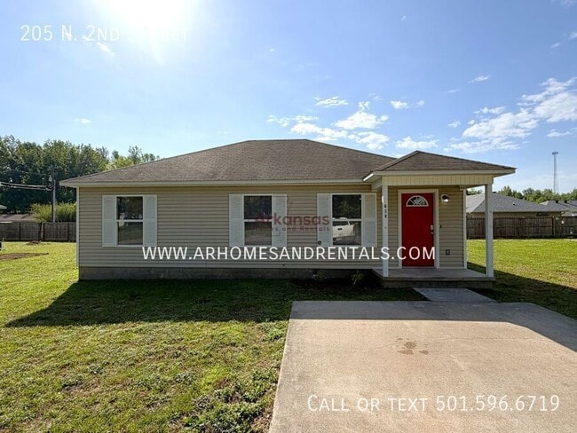 Building Photo - 205 N 2nd St