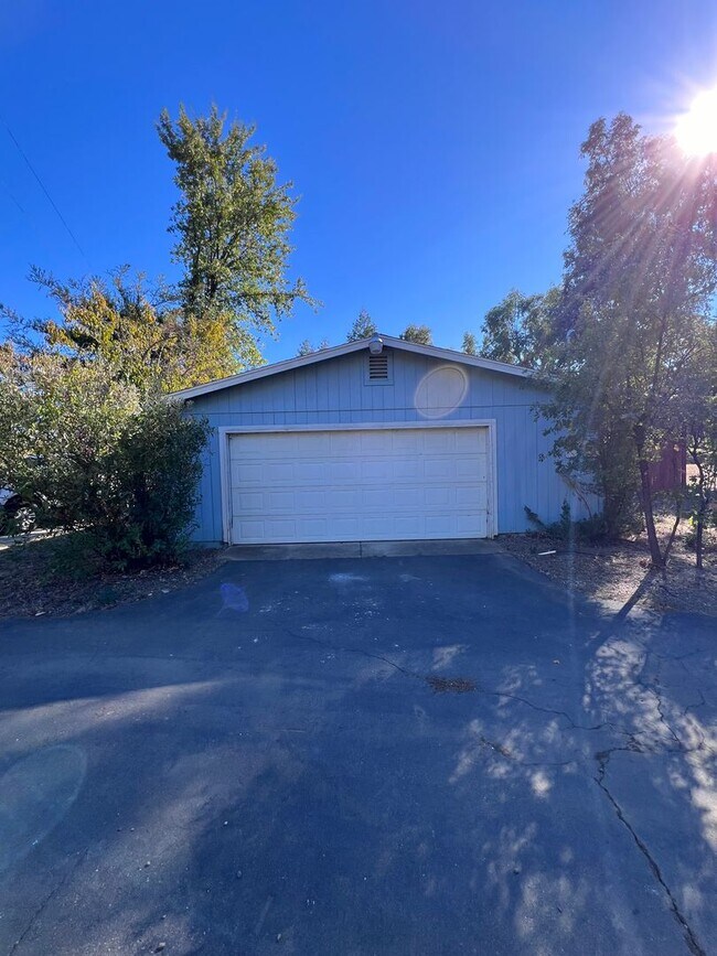 Photo - Country Setting 4-bedroom, 2-bathroom home!
