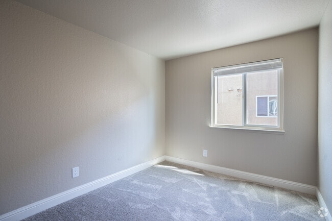 1BR, 1BA - 649SF with White Cabinets - Bedroom