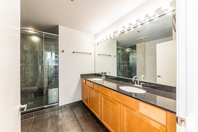 Photo - 933 W Van Buren St Unit 902