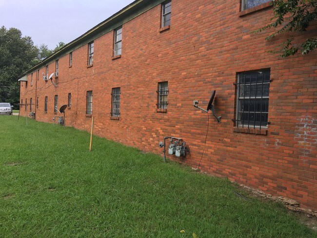 Photo - Mississippi Court Apartments