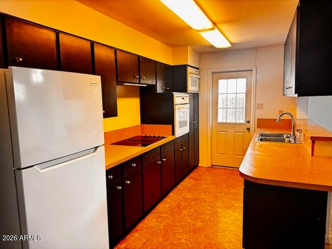 Photo - 133 E Del Rio Dr