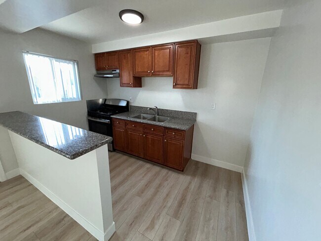 Photo - 650 W Gardena Blvd