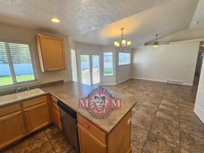 Photo - 3 Bed 2 Bath Home in a Herriman