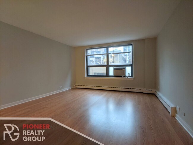 445 W Wellington Ave Unit W445-02C