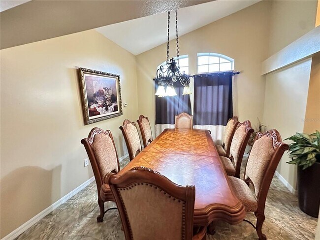 Photo - 112 Dulverton Way