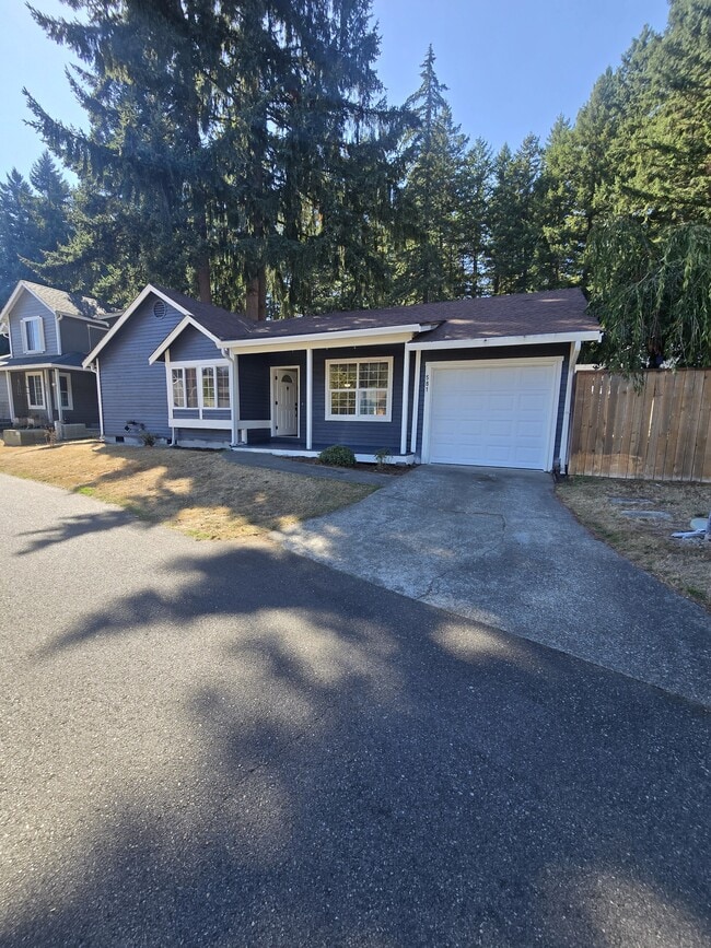 581 Malibu Dr SE