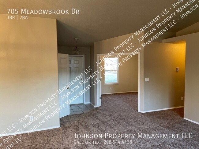 Photo - 705 Meadowbrook Dr