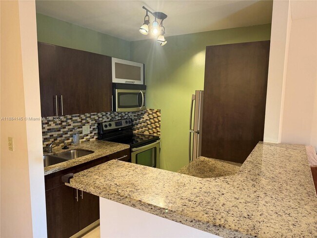 Photo - 467 Golden Isles Dr Unidad 205