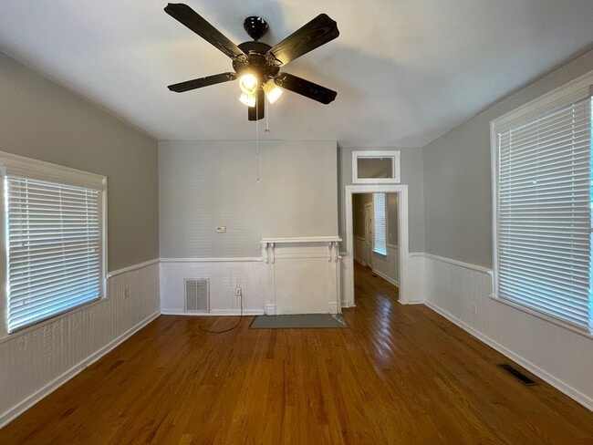 Building Photo - 882 Walnut St Ln