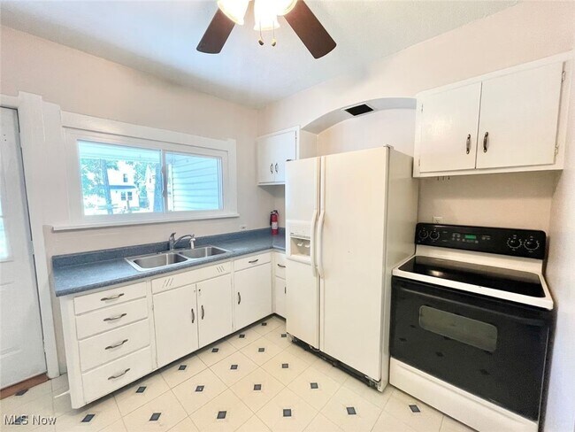 Photo - 218 Gates Ave Unidad 1/DN