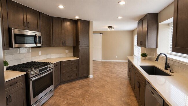 Photo - 1212 Weatherford Dr