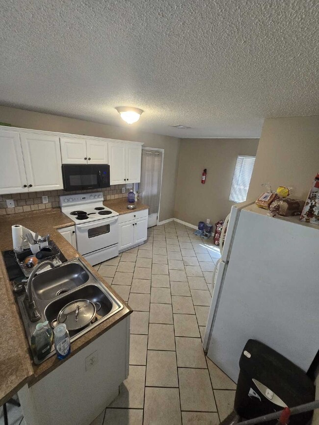 Photo - Fantastic Full Brick 3 Bedroom, 2 Bath home with fenced Backyard. This home also welcomes Sec 8 H...