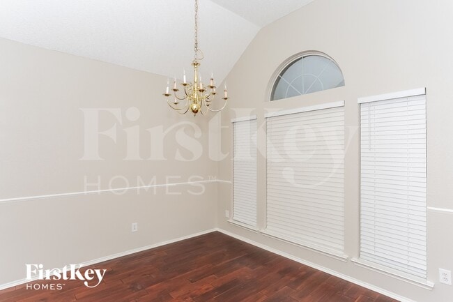 Photo - 2136 Mahogany St