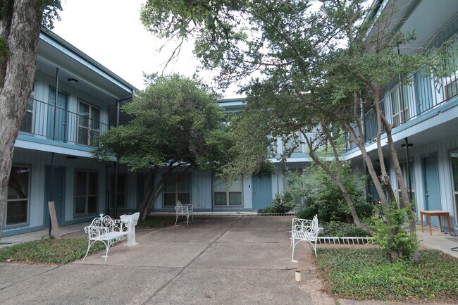 Photo - 425 S Oak St Unit 207