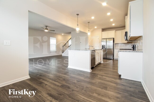 702 Ridgemoor Trl