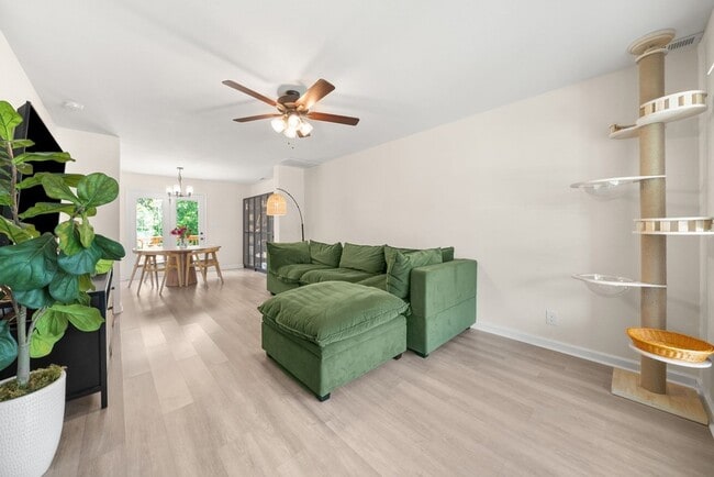 Photo - 411 Hillside Dr