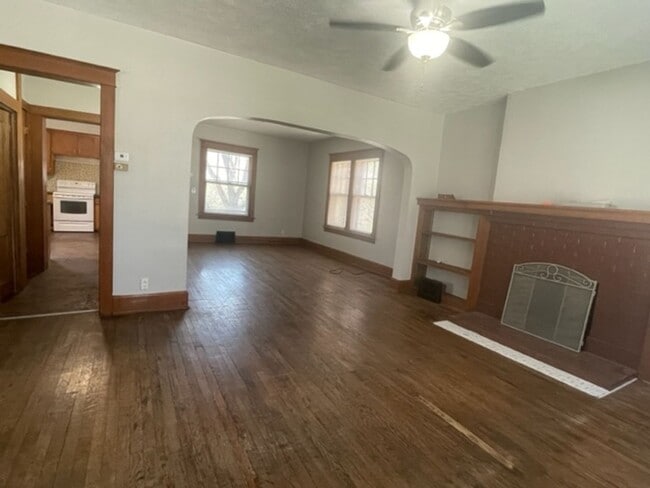 Photo - Beautiful 5 Bedroom/2.5 Bathroom Home in Popular Field Club Area