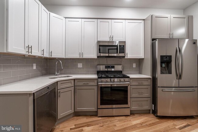 Building Photo - 2045 N College Ave Unit B