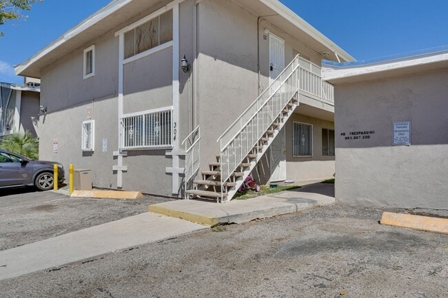 Photo - Bright & Spacious 2-Bedroom Condo in Las V...