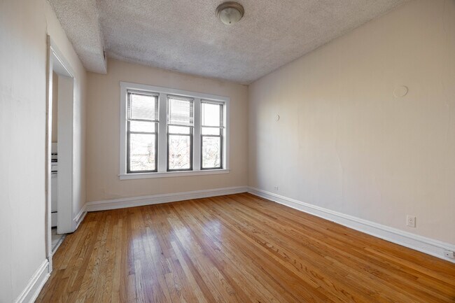 3523 N Racine Ave Unit 2
