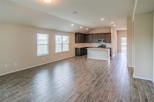 204 Rollingwood Dr