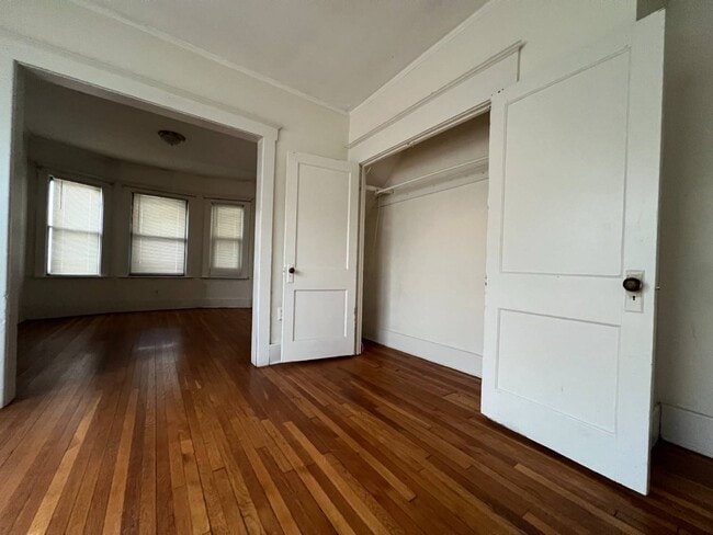 Photo - 1943 W Bethune St