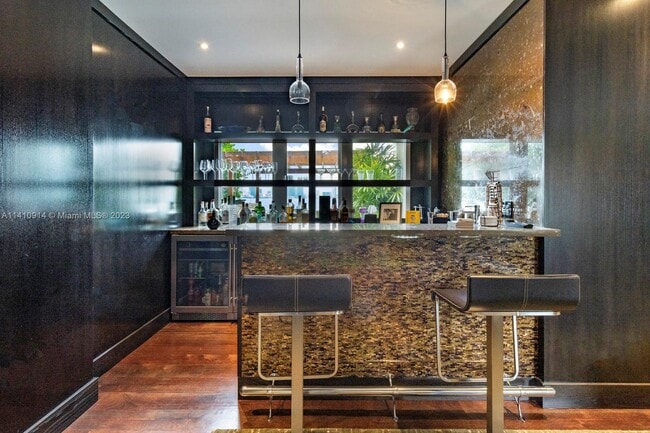 Photo - 820 W Dilido Dr