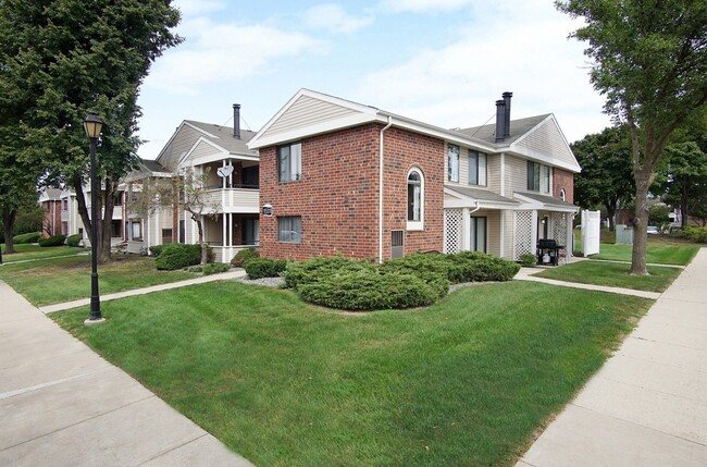 Building Photo - 1607 Westminster Dr Unit 210 Rental