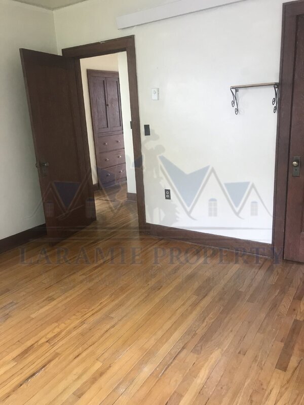 Photo - 515 E Lewis St