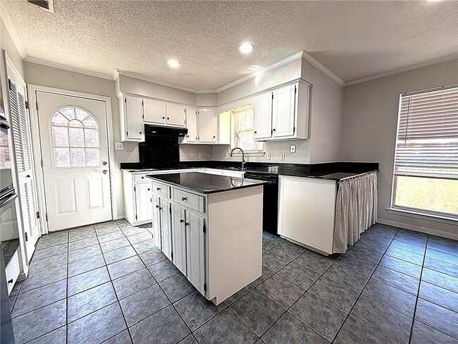 Photo - 955 Louise Ave