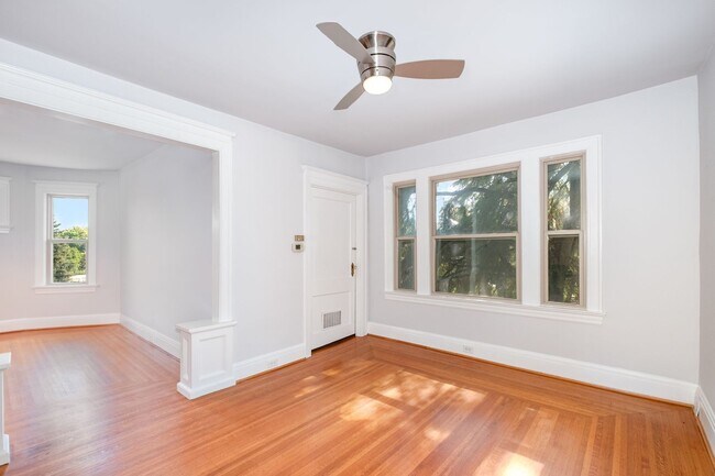 Photo - Modern Comfort Meets Prime Oakley Living –... Unit #2