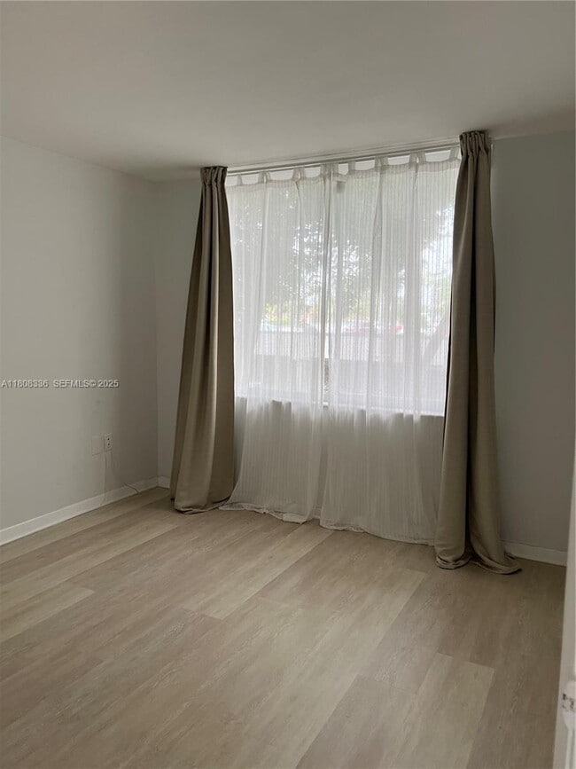 Photo - 1740 NW N River Dr Unit 221