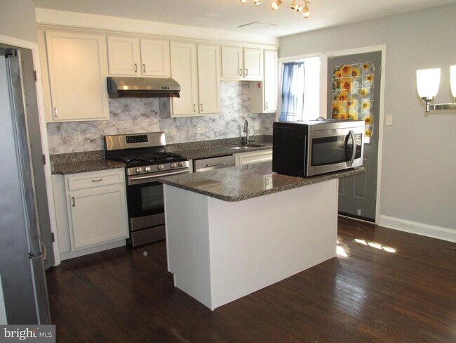 Photo - 1747 Yakona Rd