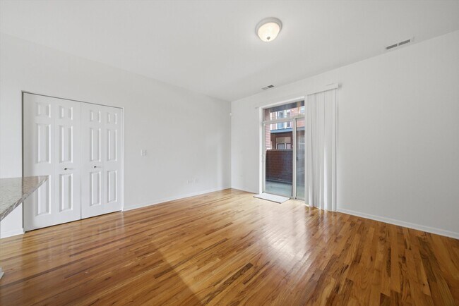 318 E 25th St
