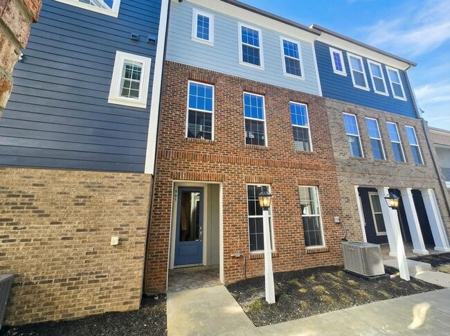 Building Photo - 305 Frederick Way