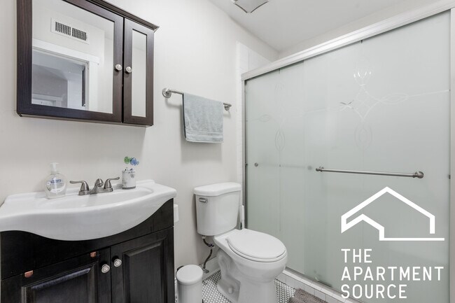 Photo - 1505 W Fullerton Ave Unit 2R