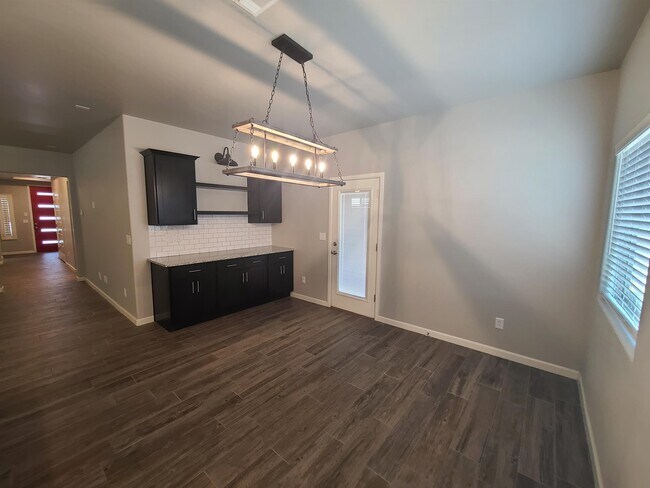 Photo - 6051 Copper Hill St