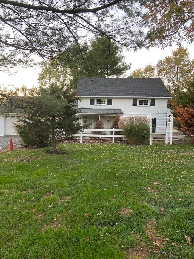 Building Photo - 423 Country Club Rd Rental