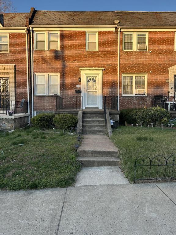 4211 Hamilton Ave - 4211 Hamilton Ave Townhome