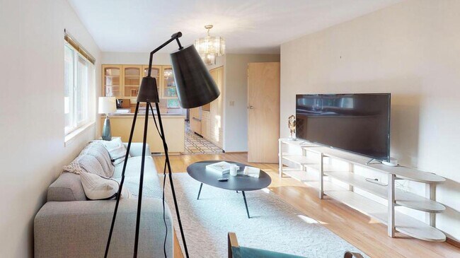 Photo - 510 N 87th St