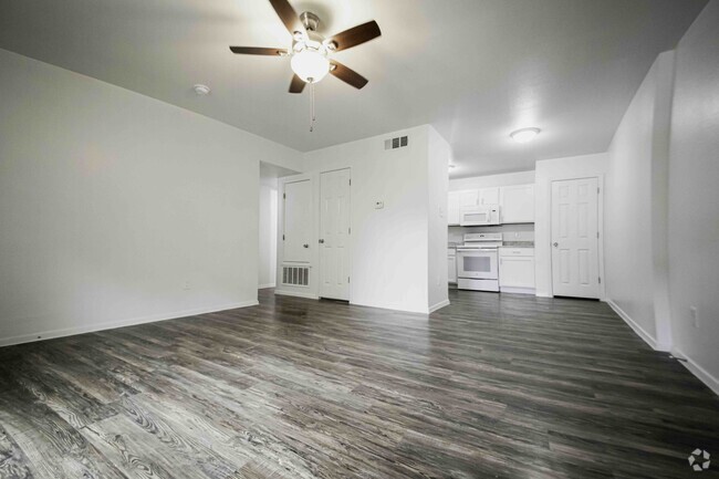 Living + Dining Area - Cedar Glen South Rental