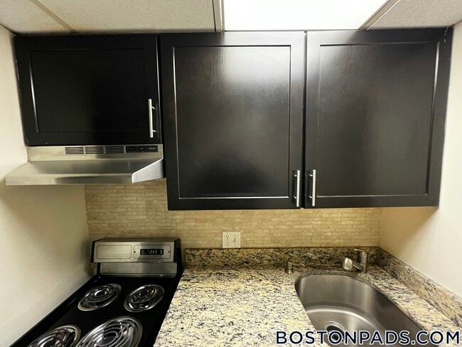 Photo - 62 Boylston St Unidad L15