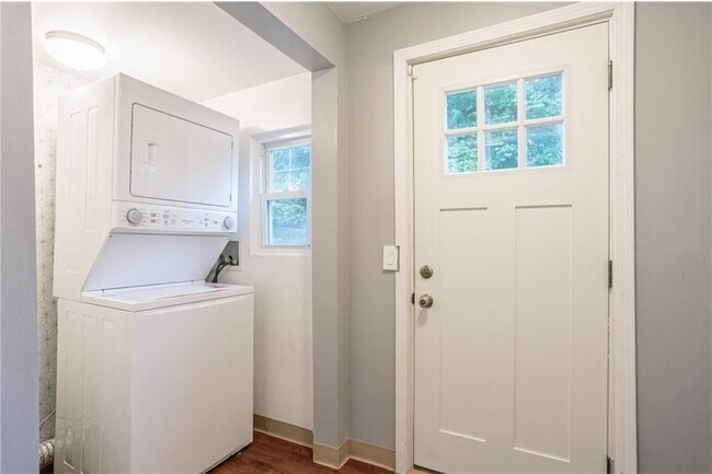 Photo - 208 Middlesex Rd