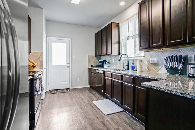 Photo - 5323 Moni Rock Dr