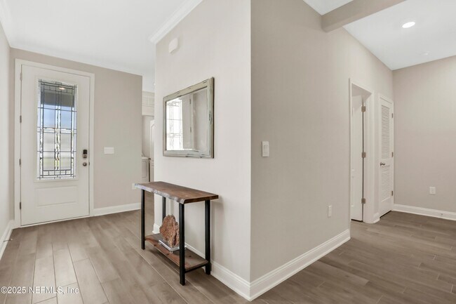 Photo - 404 Thistleton Wy