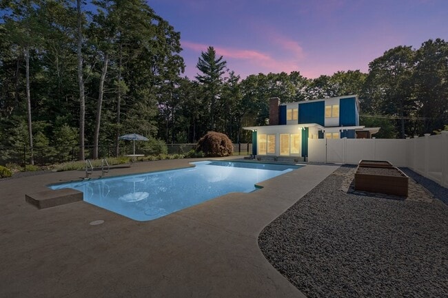 Photo - 1 Oak Ridge Dr House