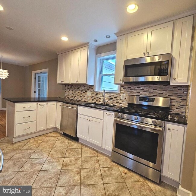 Photo - 5817 5th St S